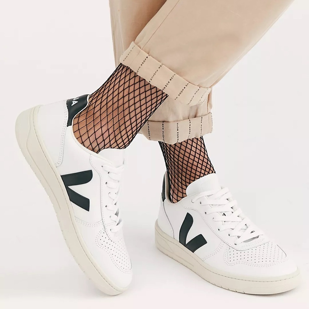 Veja White/Black Sustainable Leather V-10 Logo Retro Low Top Lace Up Sneakers 7 - Picture 2 of 11